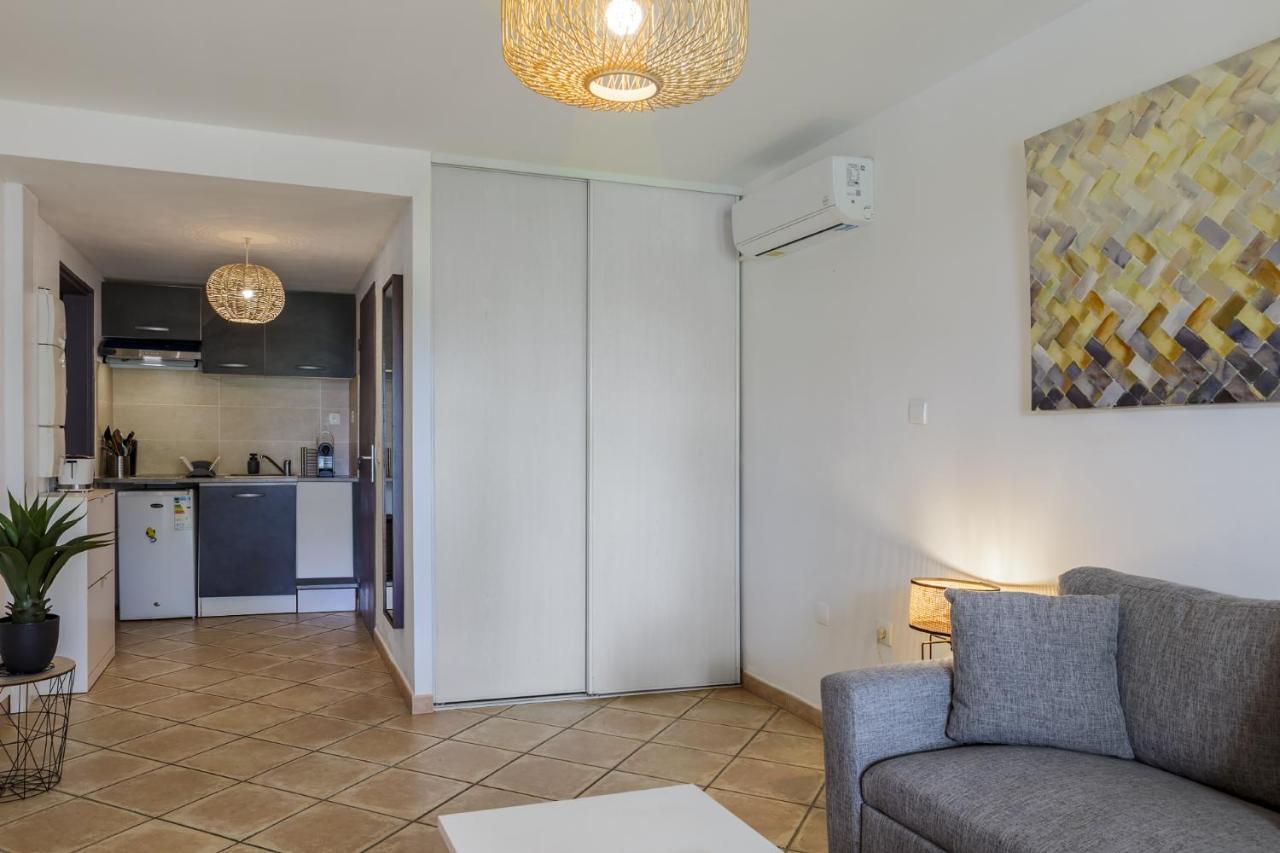 Le Saint-Gilles - Studio A St-Gilles-Les-Bains - Situe Dans Residence Privee Avec Piscine Buitenkant foto